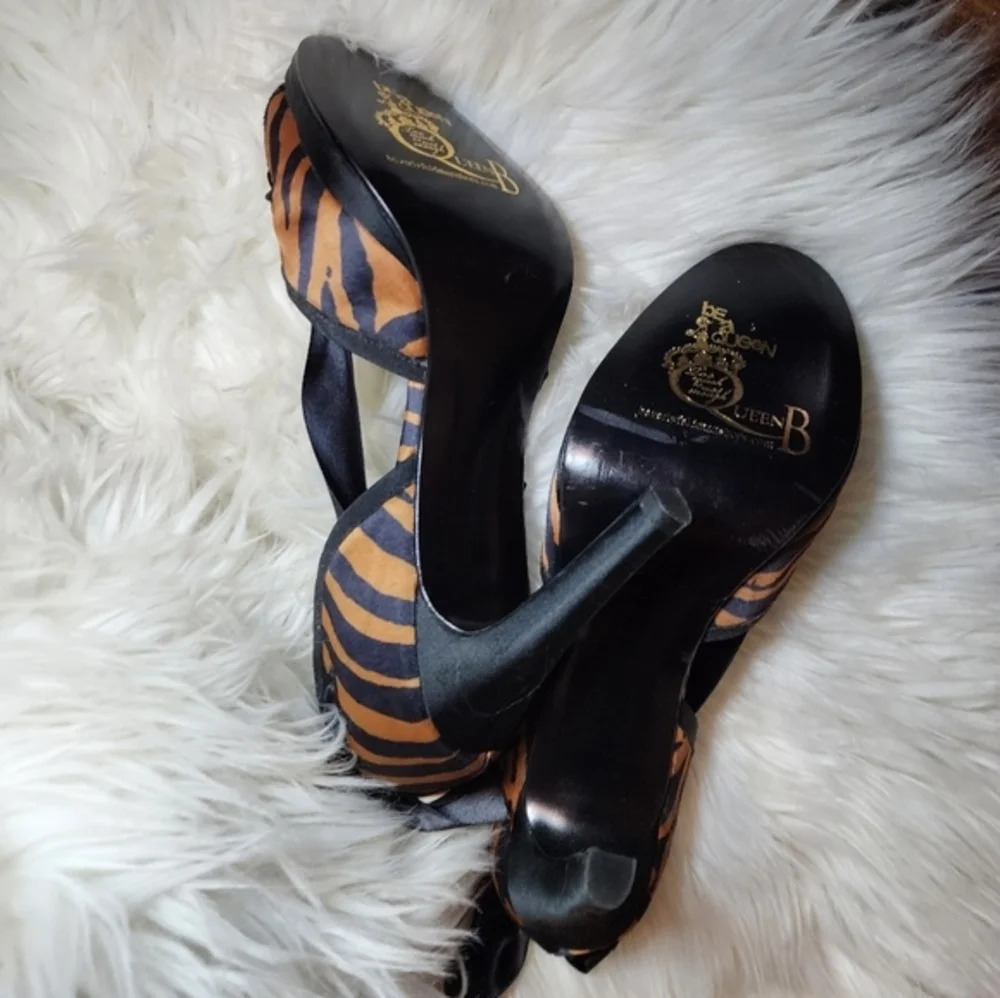 Beverly Feldman Tigress pumps 9.5 NWOB - Picture 2 of 9